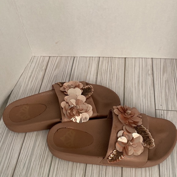 FERGALICEOUS pink slides - Picture 3 of 3